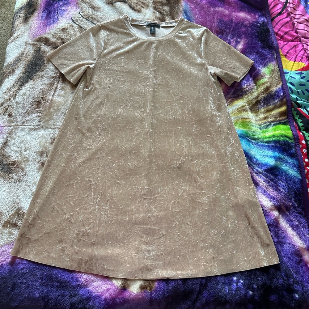 Dress only worn once for pictures. Size Medium